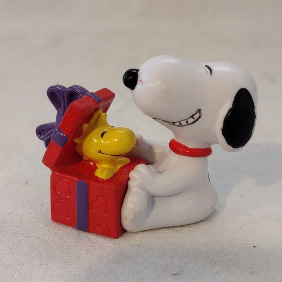 Vintage Peanuts 2.5” PVC Snoopy and Woodstock in Gift Box Toy - Picture 2 of 6